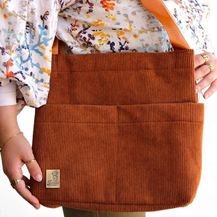 شنطة يد  باج حريمي قطيفة مضلعة بمقابض مزدوجة – شنطة كاجوال أنيقة بجيوب داخلية أنيقة من الجلد الطبيعي – متعددة الاستخدام بيد ثابتة.