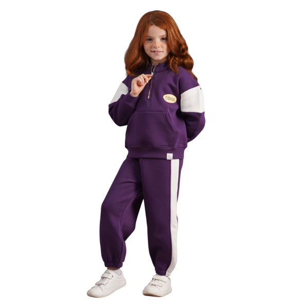 Comfortable girls' outfit in stylish colors for winter