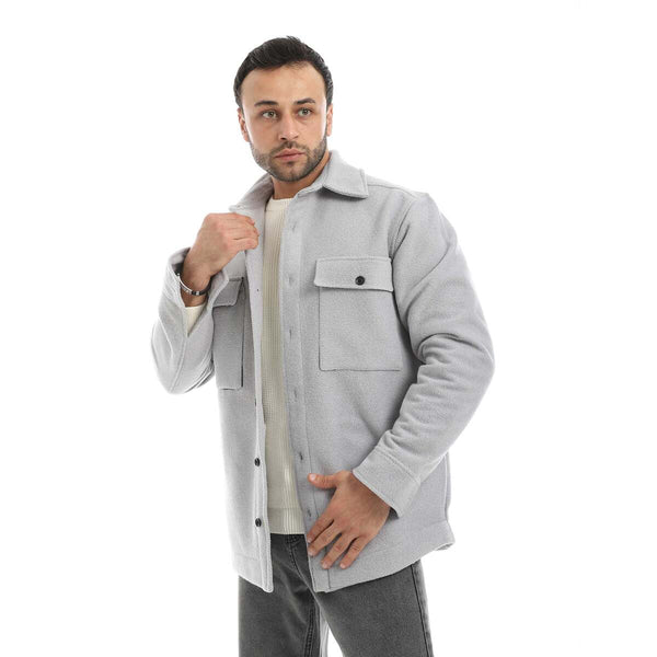 قميص للرجال بجيوب أمامية عملية