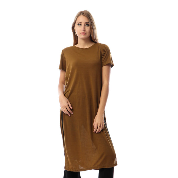Basic women's blouse with short sleeves and side slits