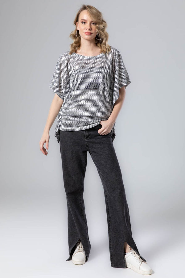 Women's short-sleeved blouse with kangaroo pocket