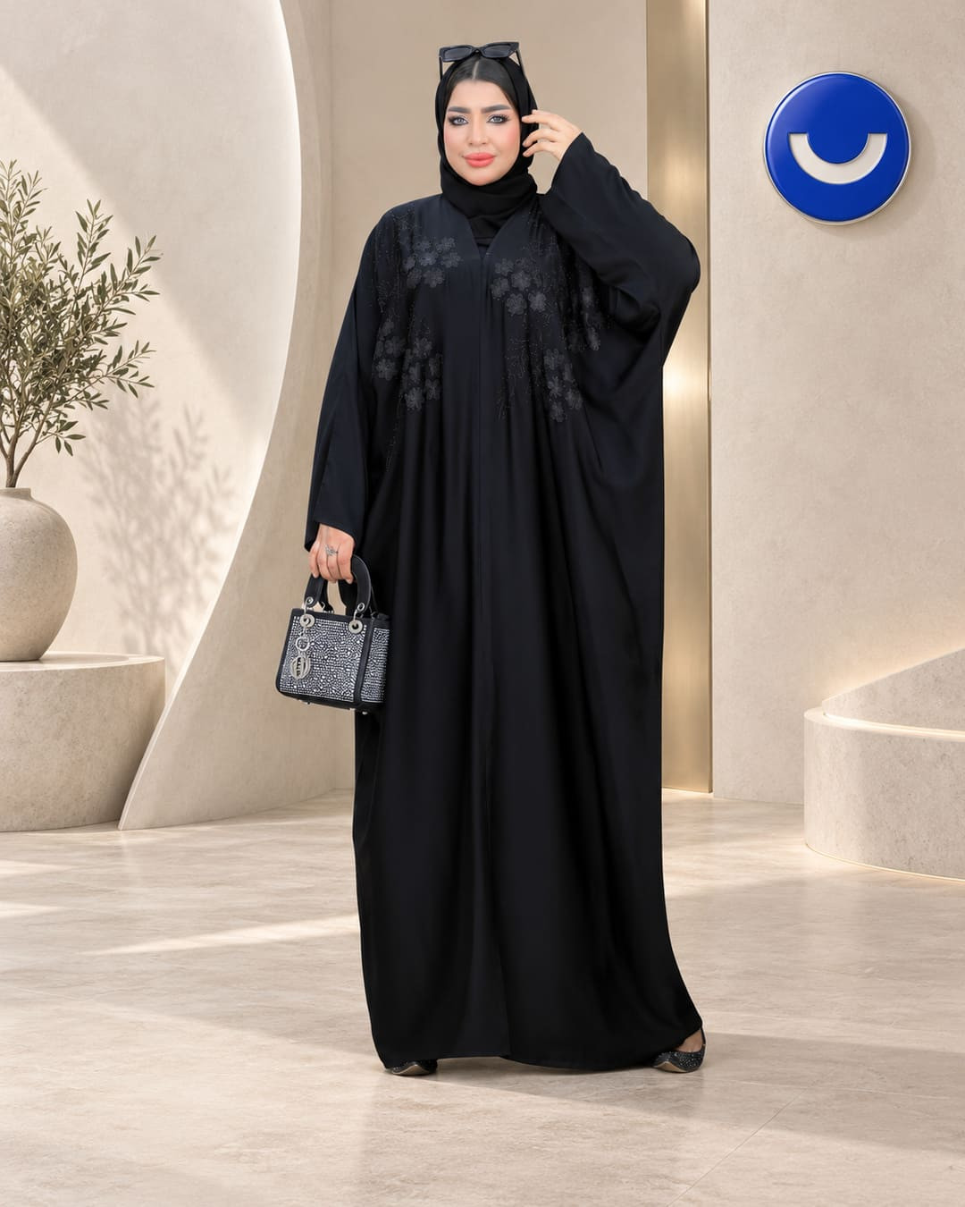 ملحفة حريمي مع الطرحة باللون الأسود تطريز ورد