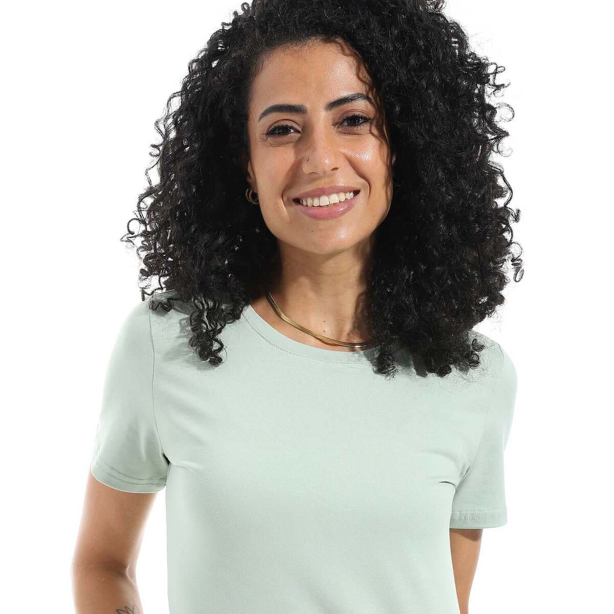 قميص نسائي بأكمام قصيرة ورقبة دائرية من الليكرا