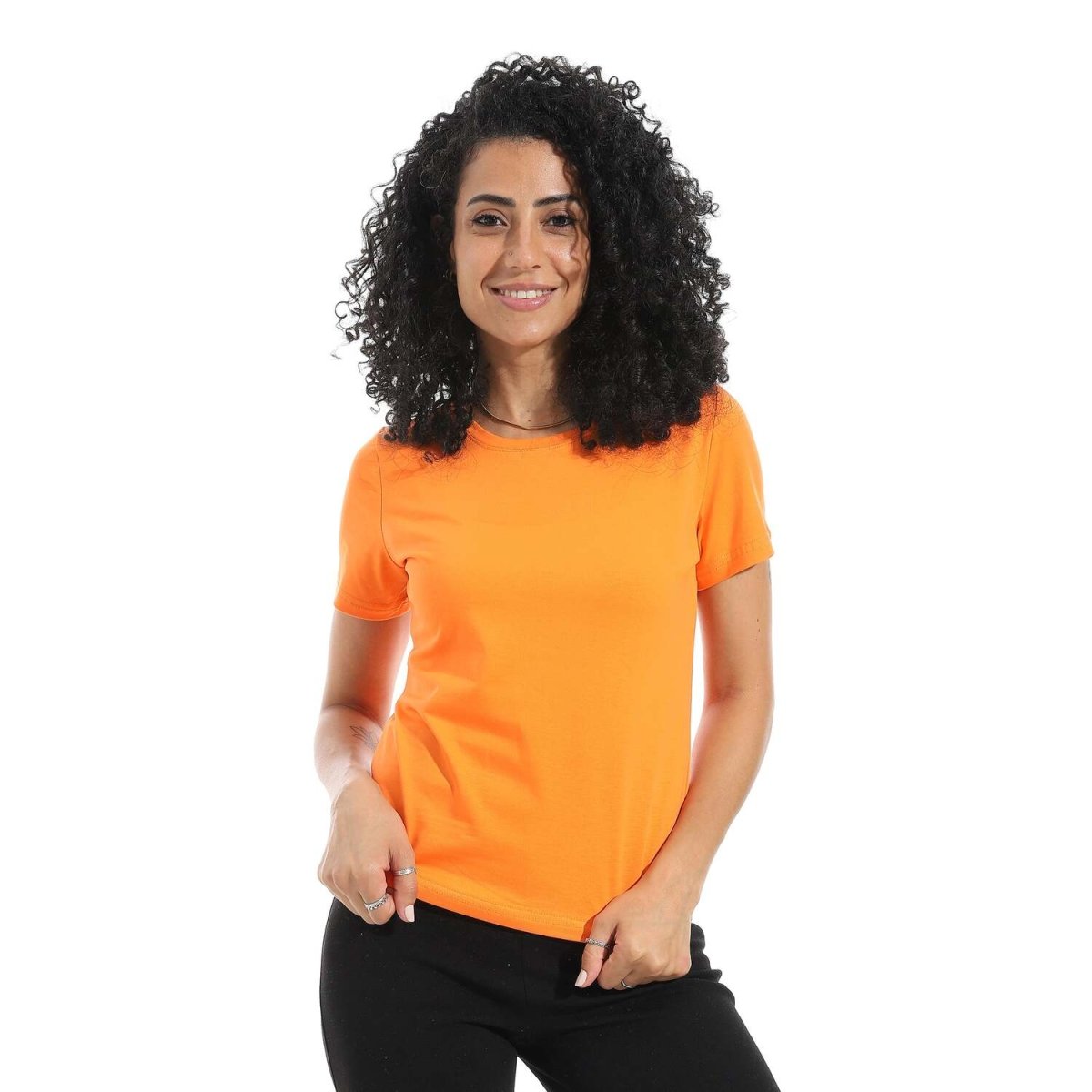 قميص نسائي بأكمام قصيرة ورقبة دائرية من الليكرا